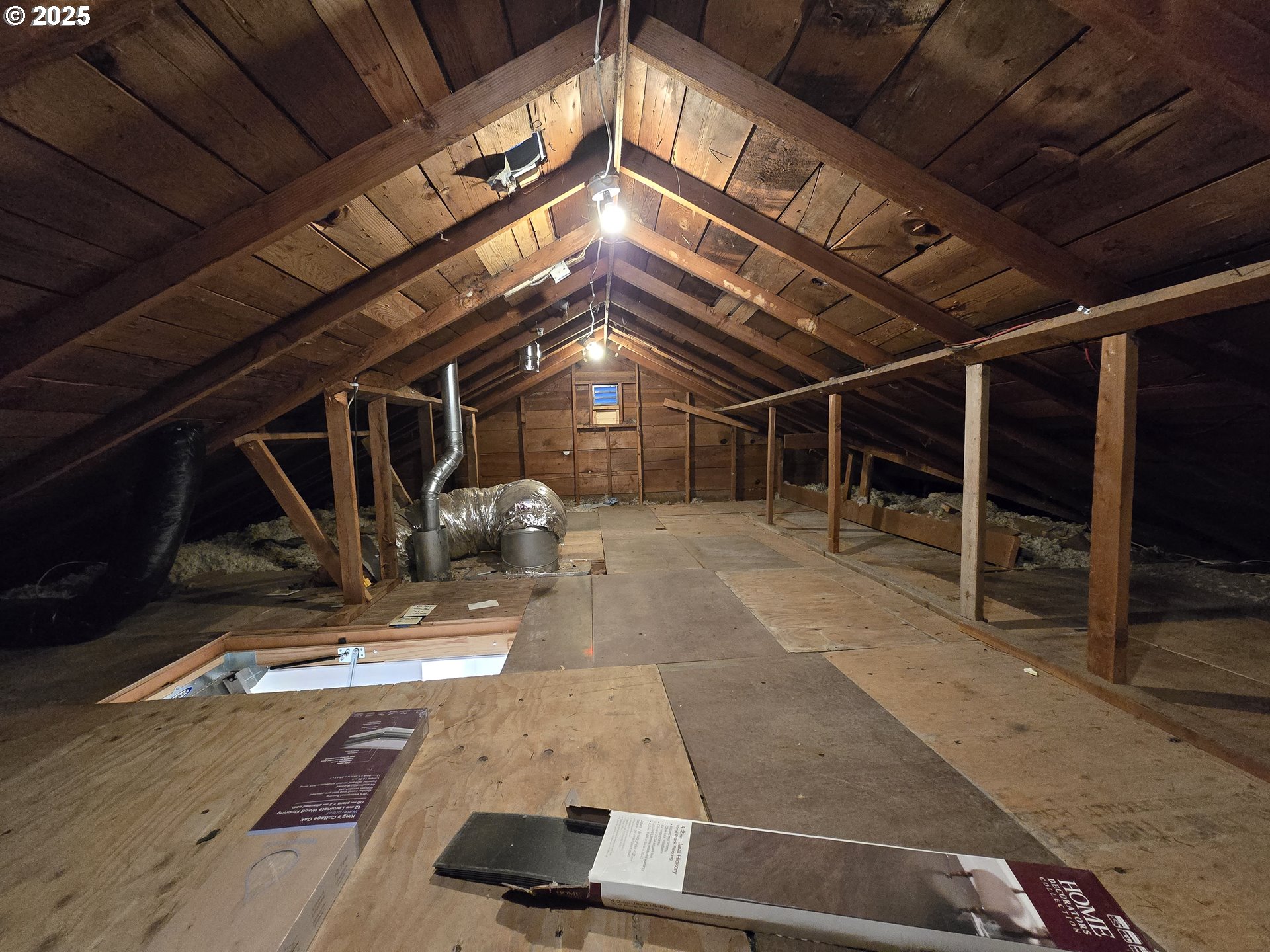 460 East Sunset Drive Hermiston, OR 97838 - Photo 17 of 32 a view of parking garage