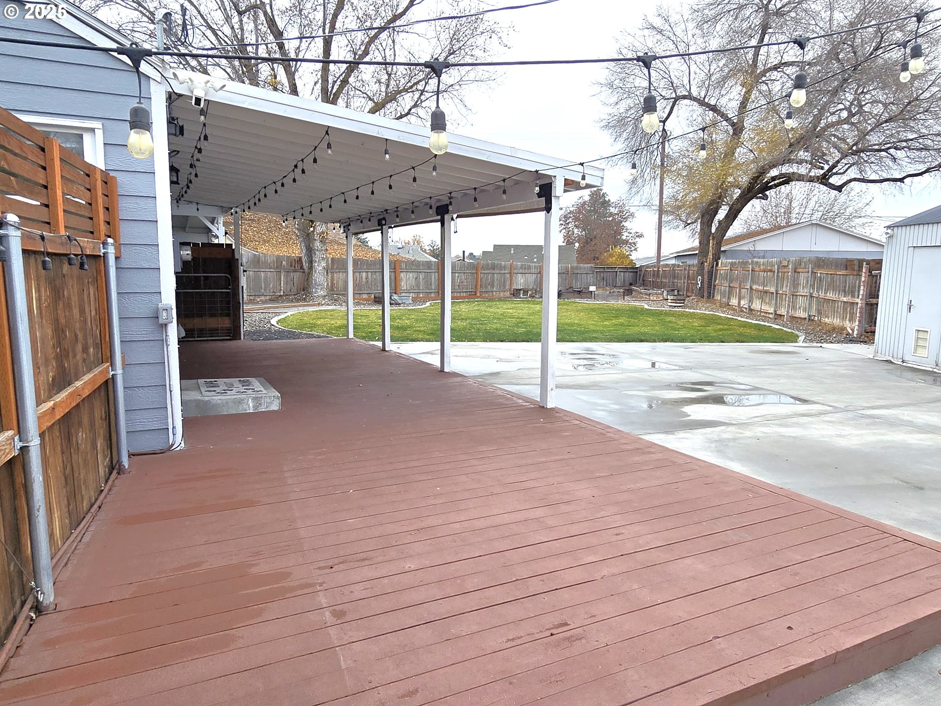 460 East Sunset Drive Hermiston, OR 97838 - Photo 18 of 32 a view of a house with a backyard