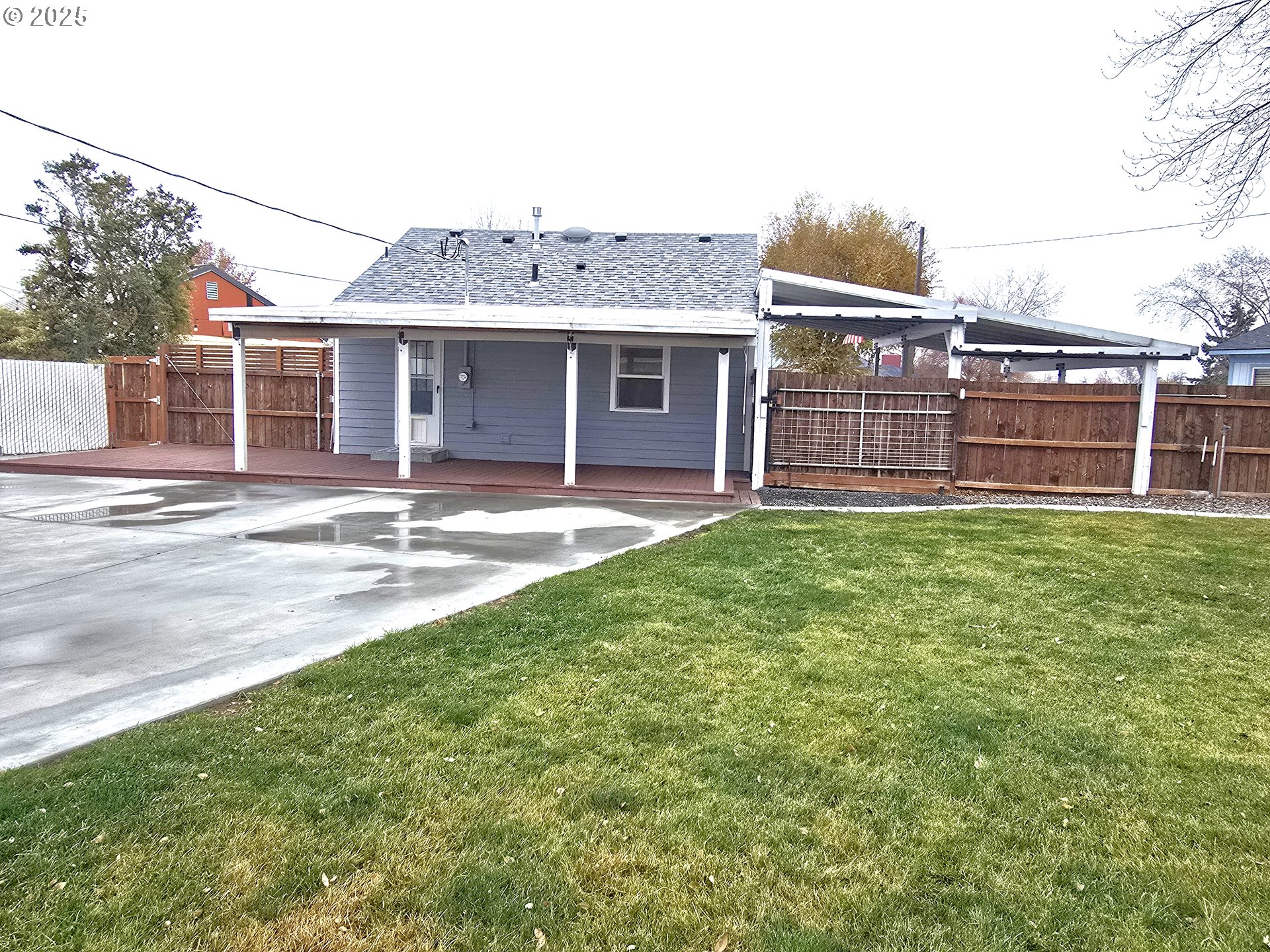 460 East Sunset Drive Hermiston, OR 97838 - Photo 23 of 32 a view of a house with a yard and sitting area