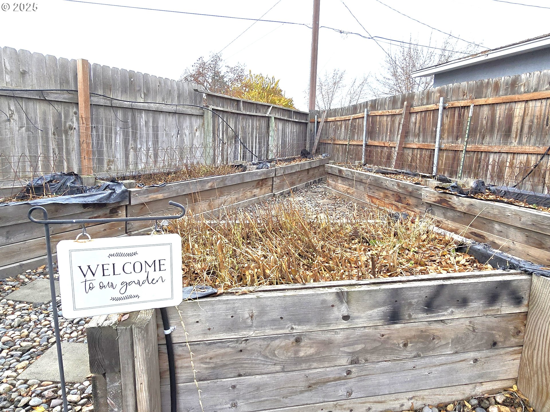 460 East Sunset Drive Hermiston, OR 97838 - Photo 24 of 32 a view of a wooden fence