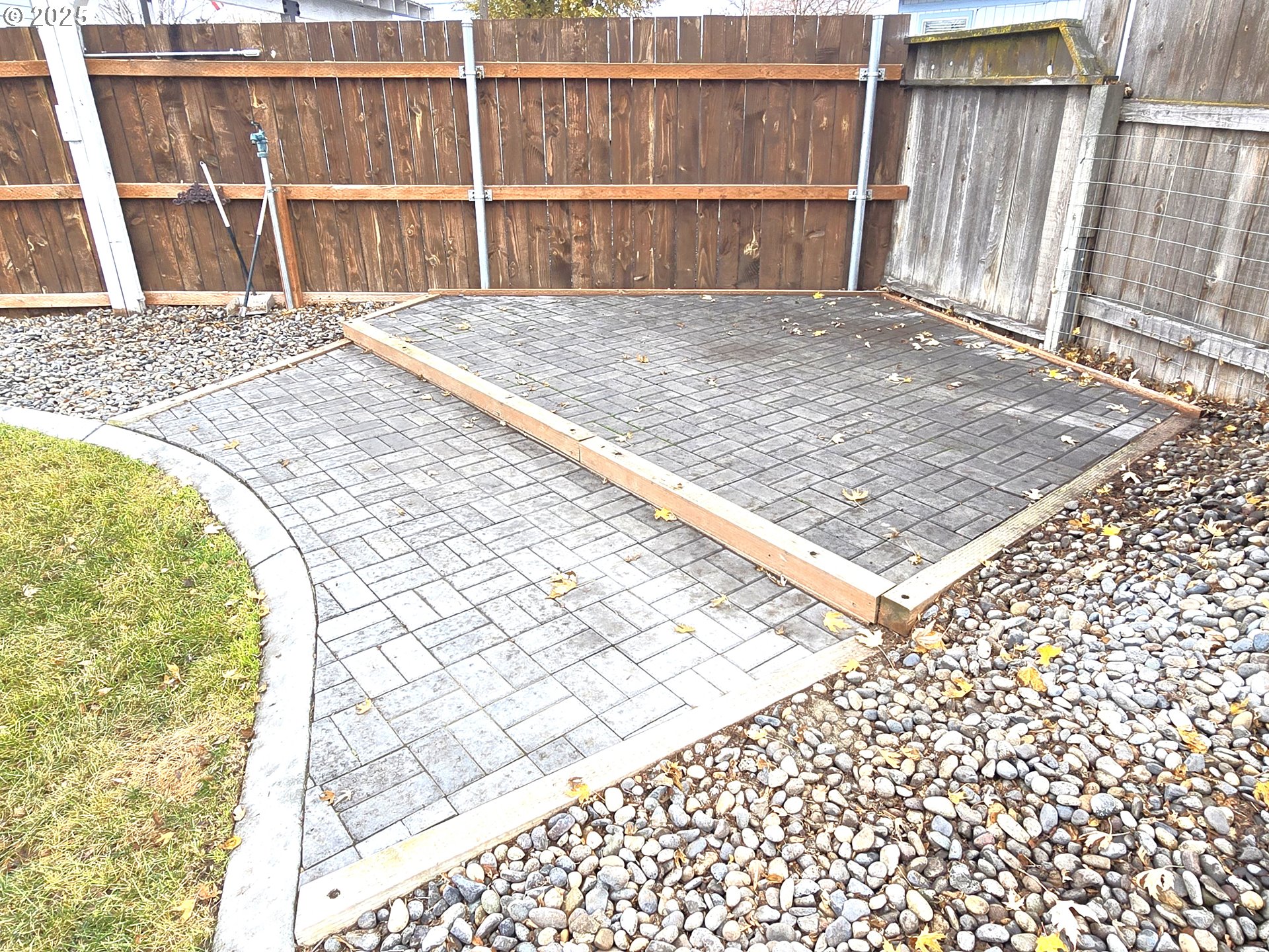 460 East Sunset Drive Hermiston, OR 97838 - Photo 27 of 32 a view of a backyard