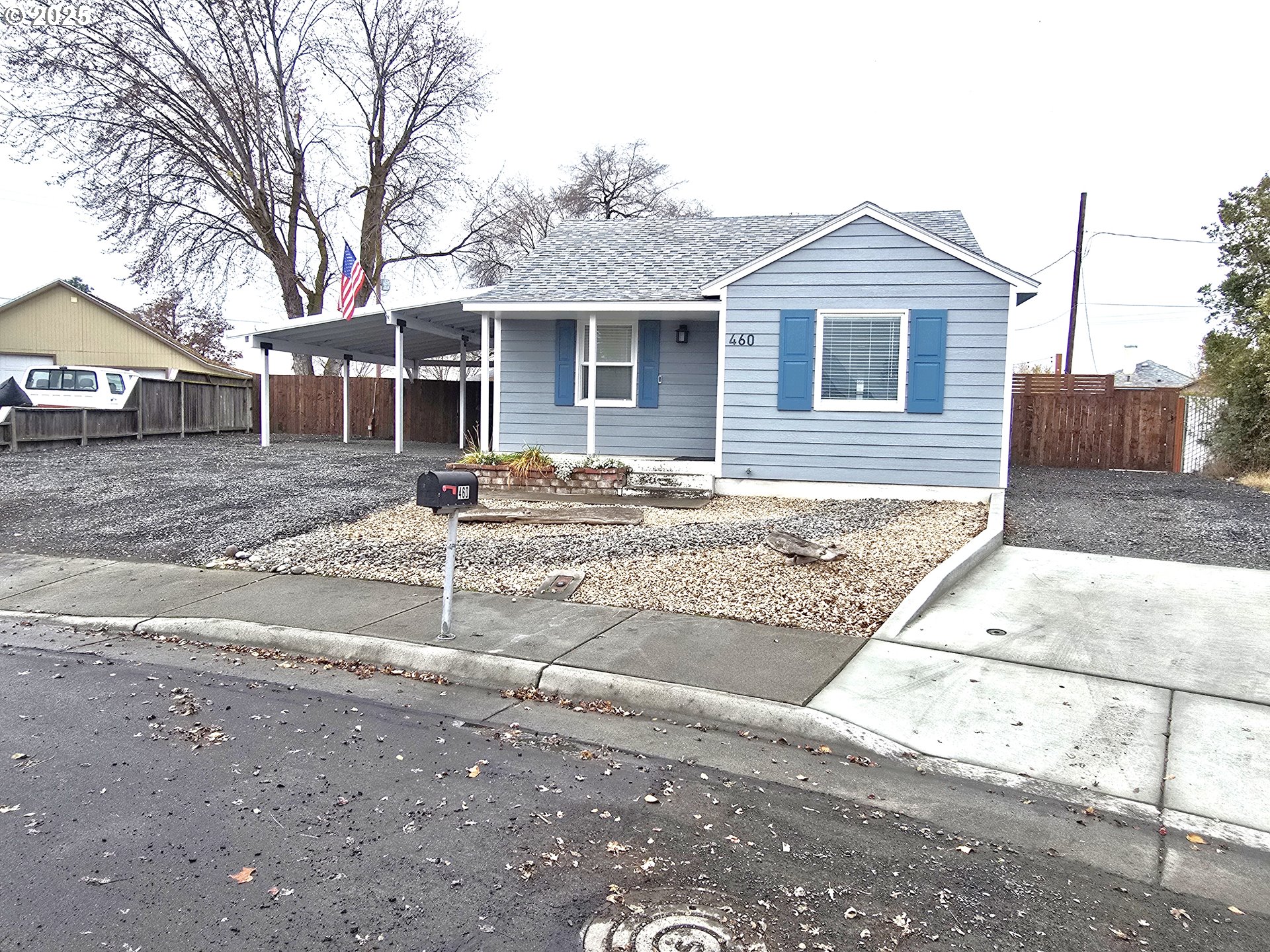 460 East Sunset Drive Hermiston, OR 97838 - Photo 29 of 32 a front view of a house with yard