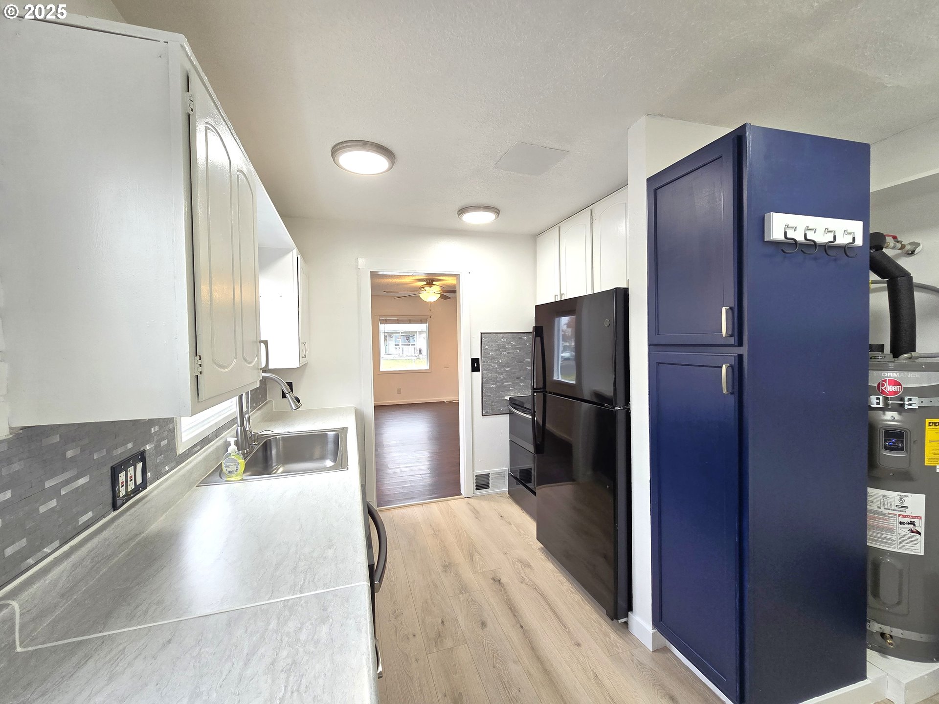 460 East Sunset Drive Hermiston, OR 97838 - Photo 9 of 32 a kitchen with stainless steel appliances granite countertop a refrigerator and a sink