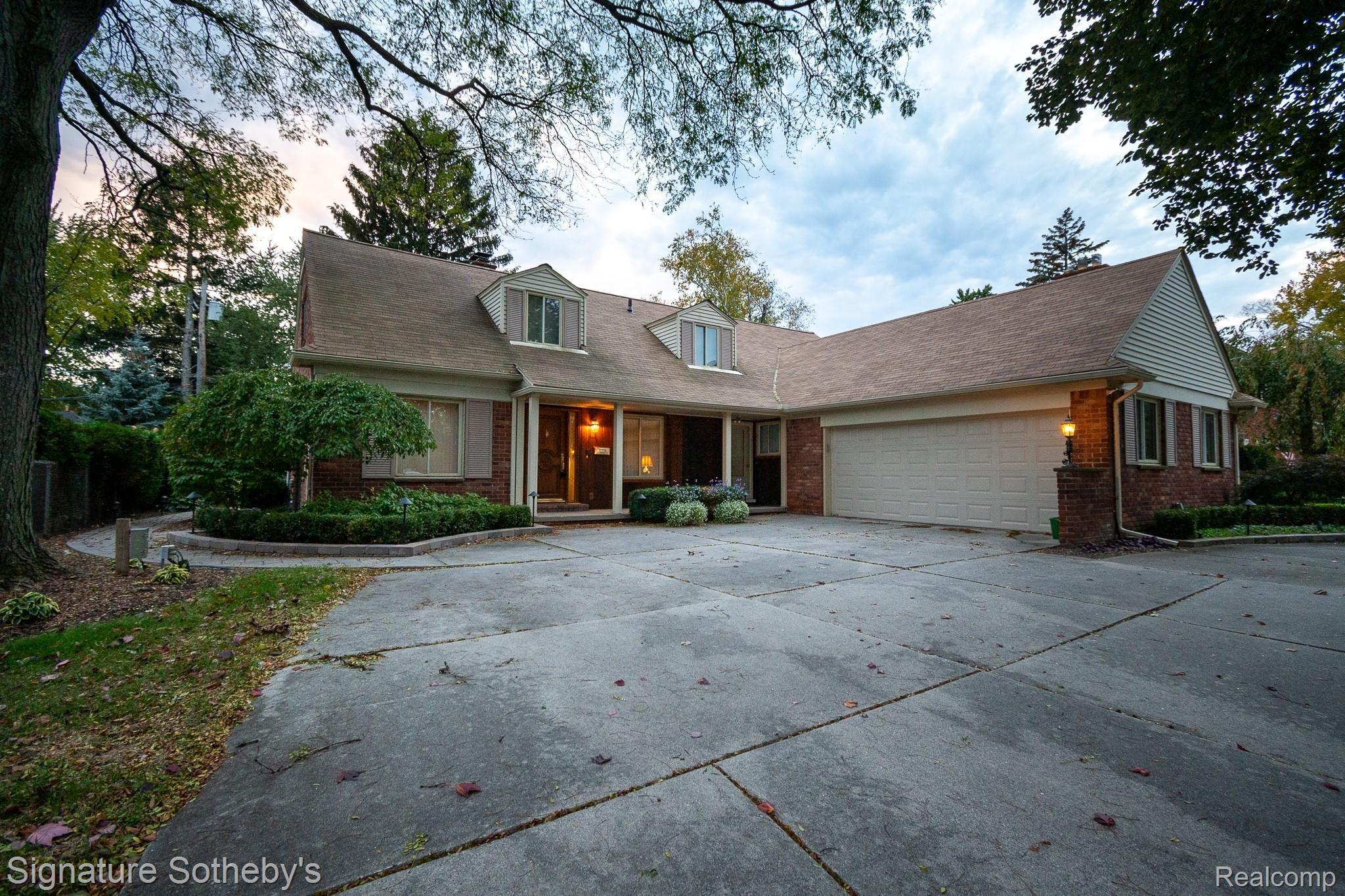 577 Thorntree Road Grosse Pointe, MI 48236 - Photo 4 of 40 DSC_0730.jpg