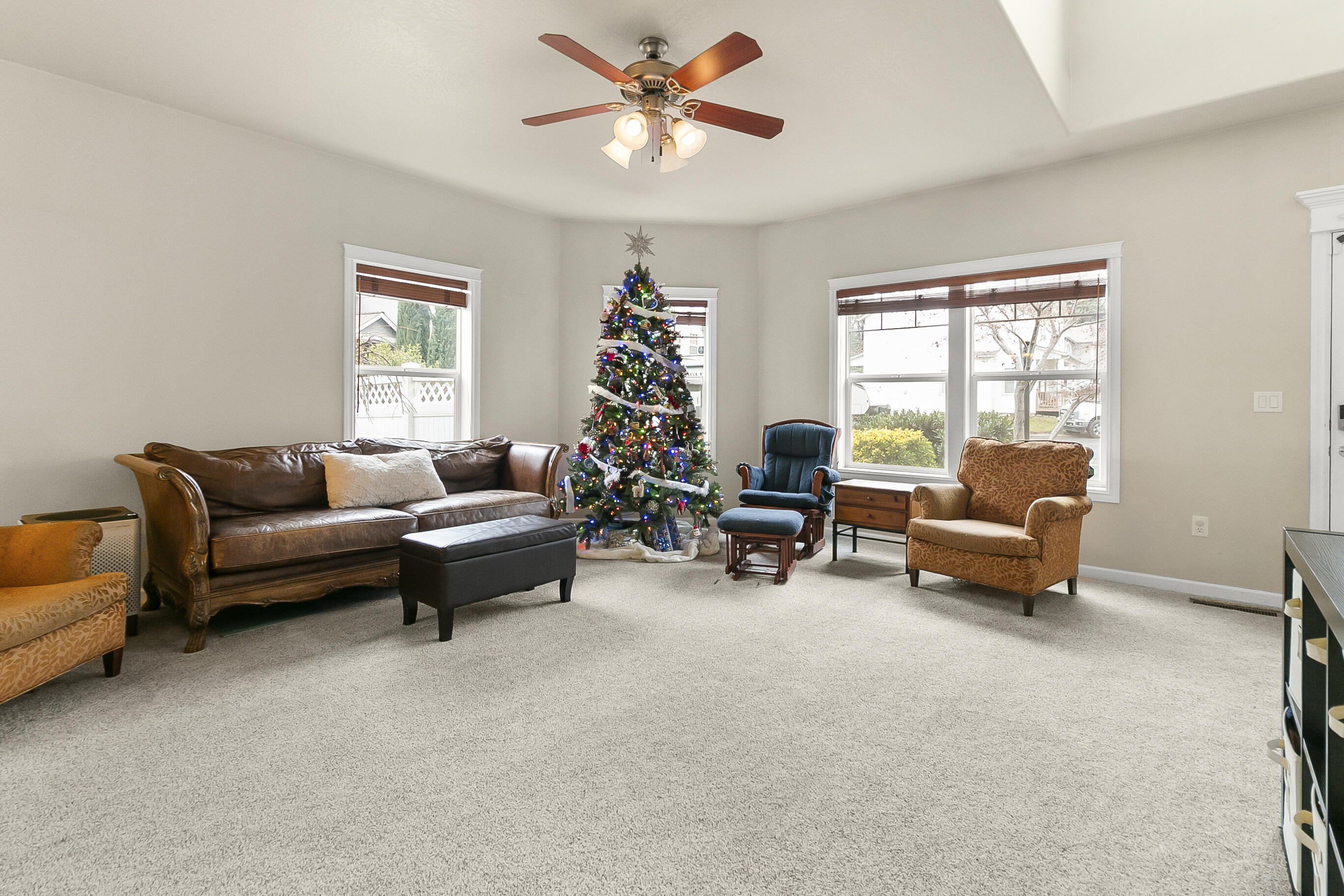 2160 Crestbrook Road, Unit 6 Medford, OR 97504 - Photo 3 of 25 4
