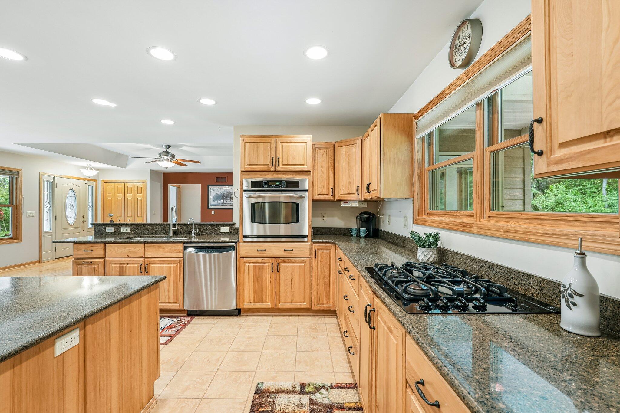 8040 West S County Line Road Franklin, WI 53132 - Photo 8 of 49 Kitchen