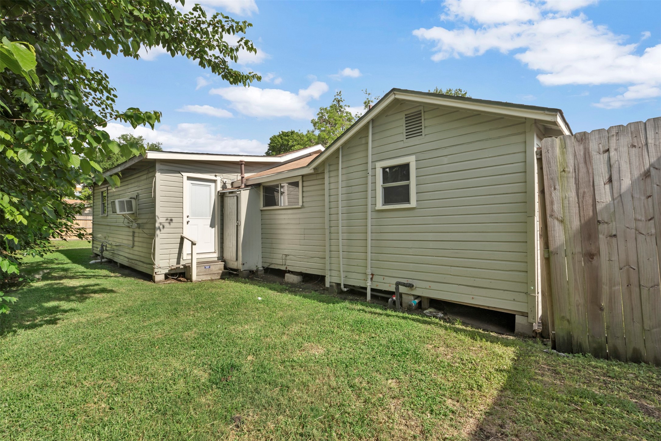 808 Morrell Street Baytown, TX 77520 - Photo 2 of 25