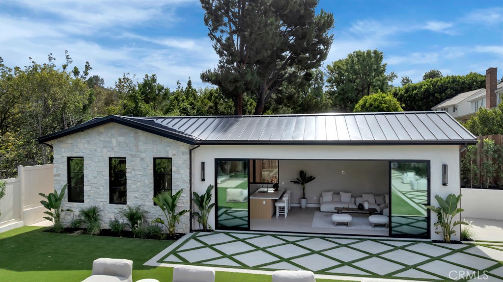 16708 Huerta Road Encino, CA 91436 - Photo 47 of 72 Gallery Image 47