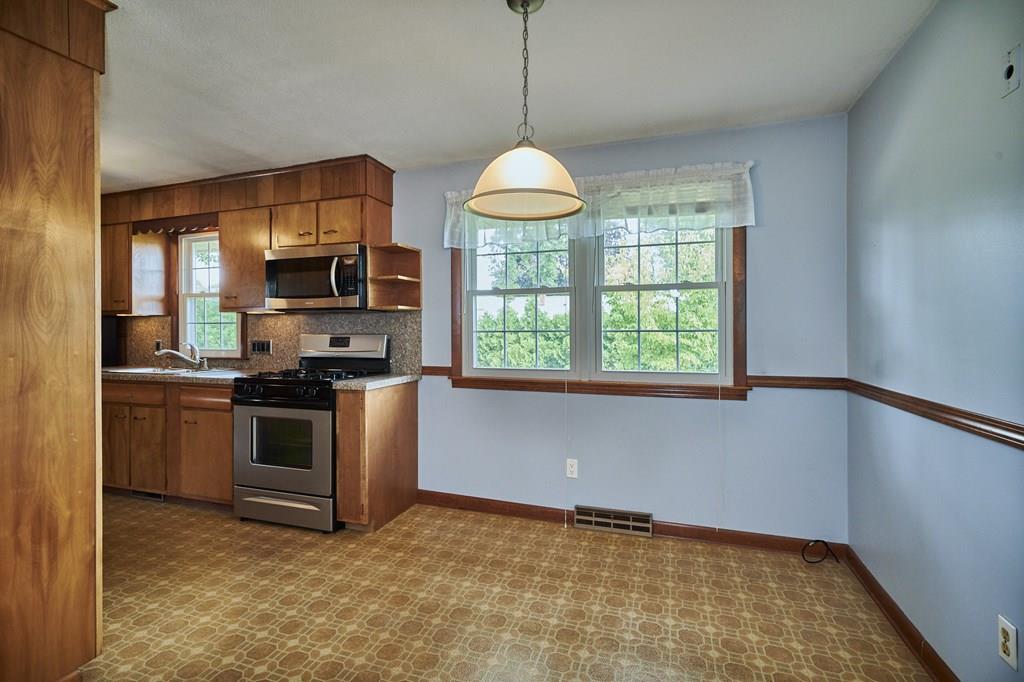 116 Harding Street Chicopee, MA 01013 - Photo 11 of 38 Gallery Image 11