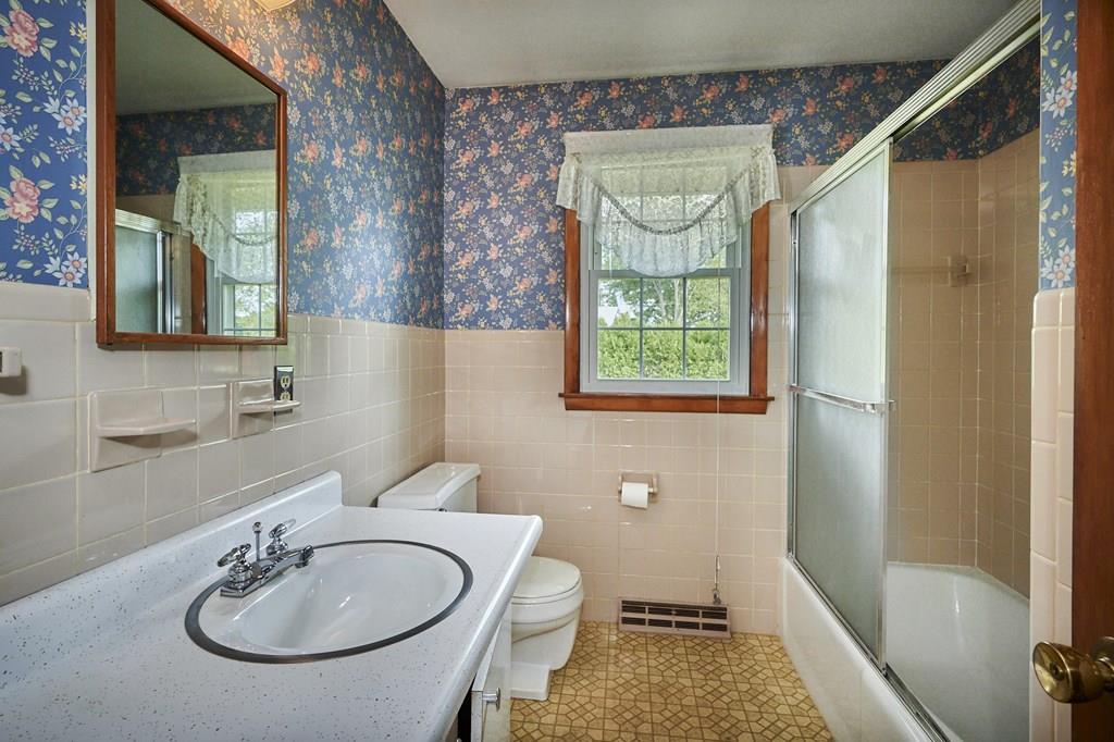 116 Harding Street Chicopee, MA 01013 - Photo 14 of 38 Gallery Image 14