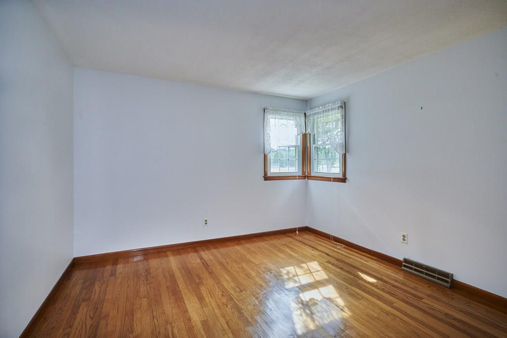116 Harding Street Chicopee, MA 01013 - Photo 17 of 38 Gallery Image 17