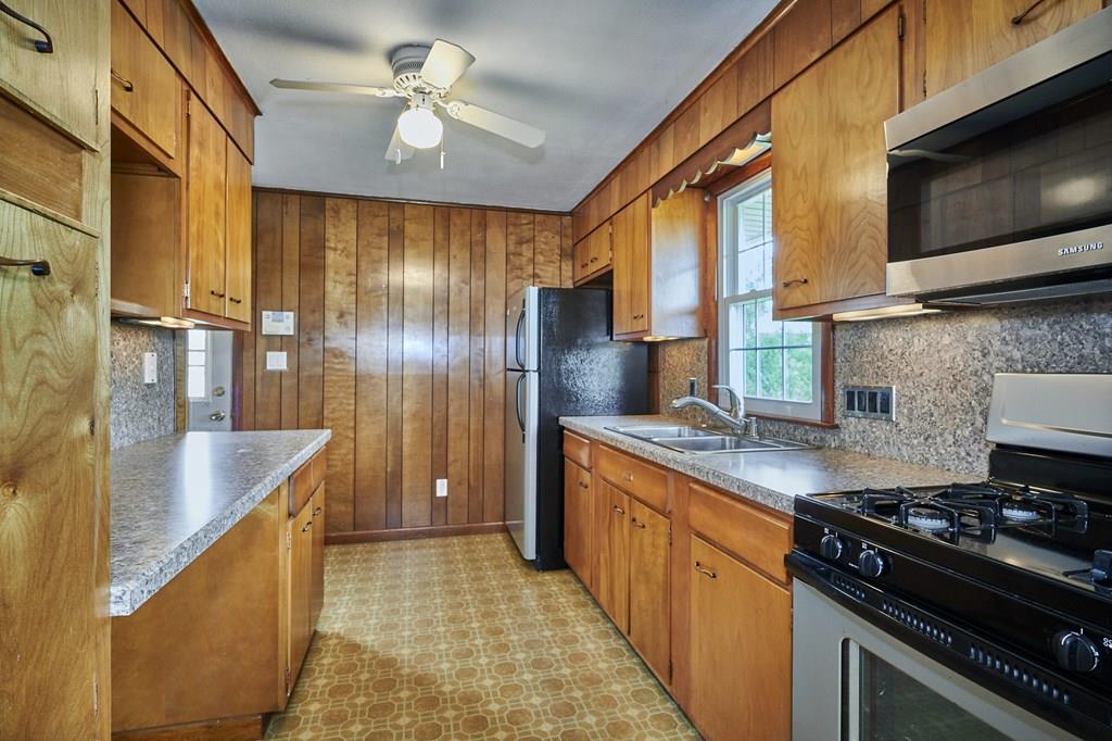 116 Harding Street Chicopee, MA 01013 - Photo 9 of 38 Gallery Image 9