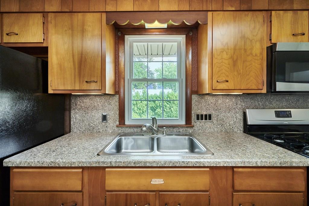 116 Harding Street Chicopee, MA 01013 - Photo 10 of 38 Gallery Image 10