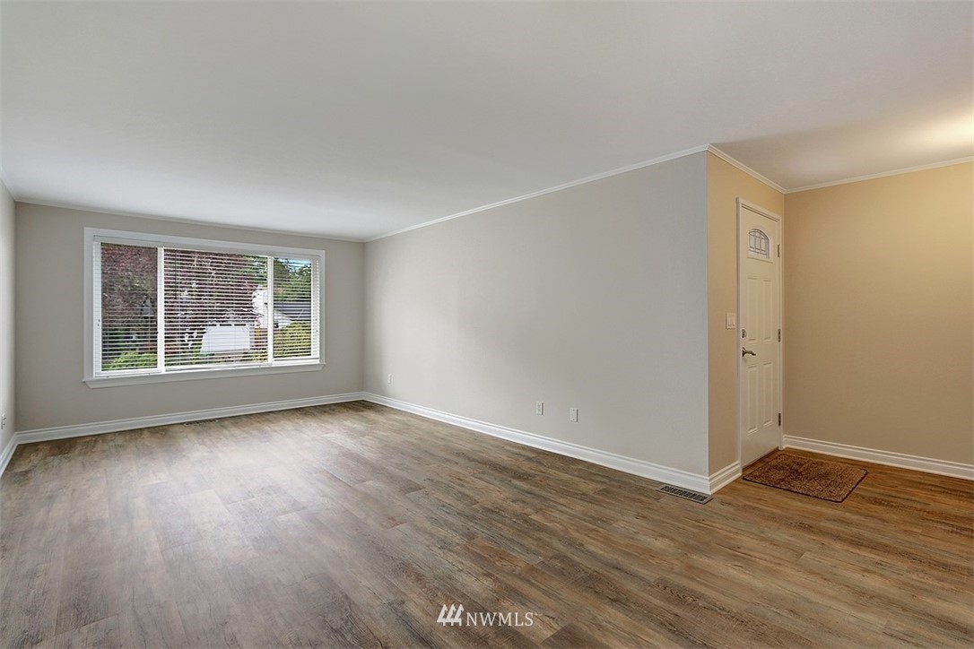 13714 Southeast 163rd Street Renton, WA 98058 - Photo 4 of 29 Gallery Image 4