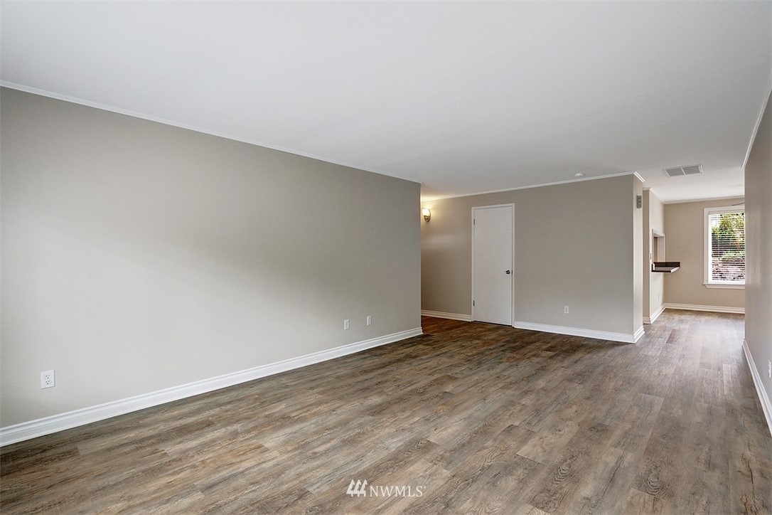 13714 Southeast 163rd Street Renton, WA 98058 - Photo 6 of 29 Gallery Image 6