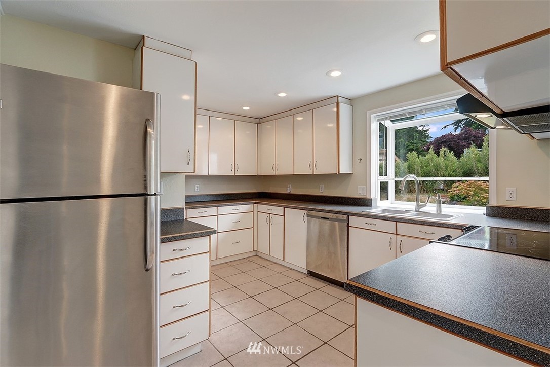 13714 Southeast 163rd Street Renton, WA 98058 - Photo 7 of 29 Gallery Image 7