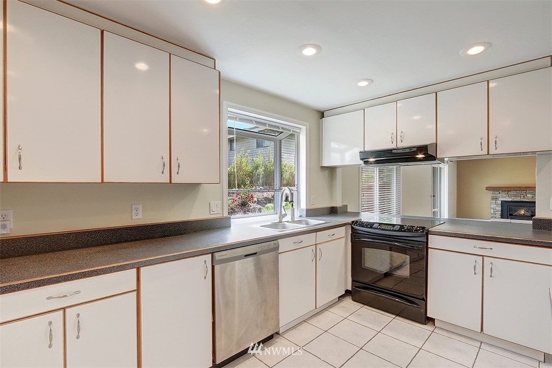 13714 Southeast 163rd Street Renton, WA 98058 - Photo 8 of 29 Gallery Image 8