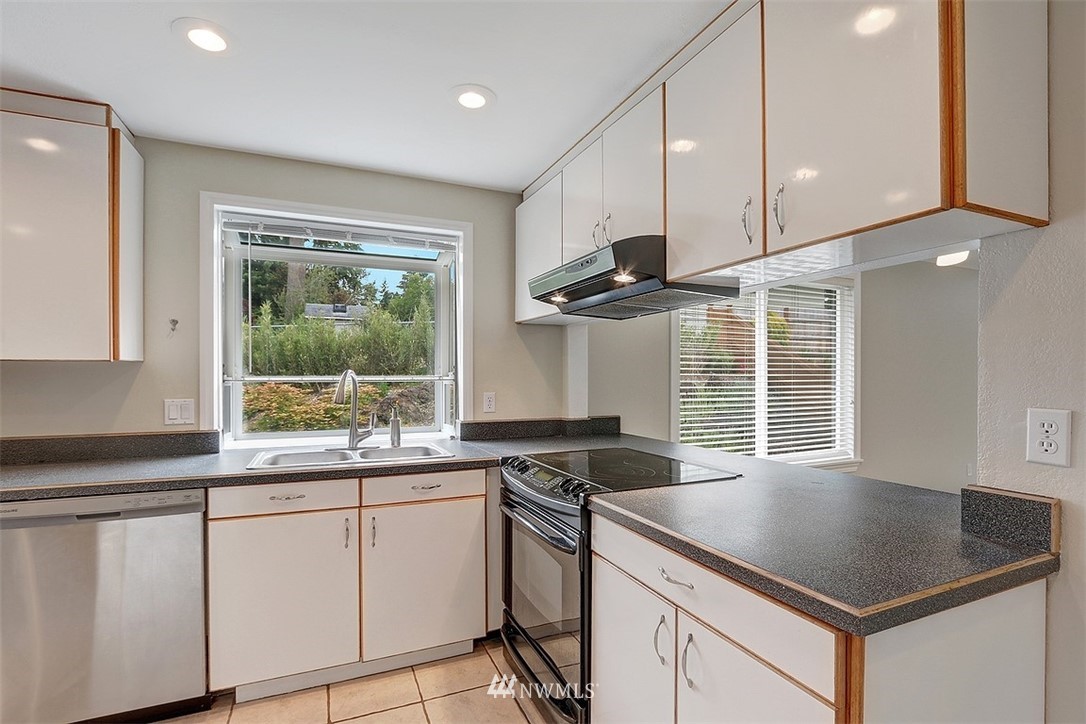 13714 Southeast 163rd Street Renton, WA 98058 - Photo 9 of 29 Gallery Image 9