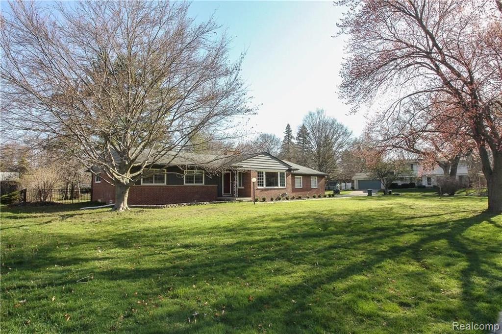 19312 Beverly Road Beverly Hills, MI 48025 - Photo 2 of 50