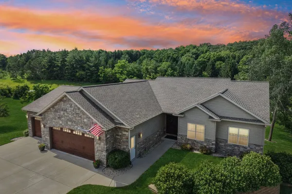 $1,095,000 | N6819 Canter Court, Lake Mills, WI 53551