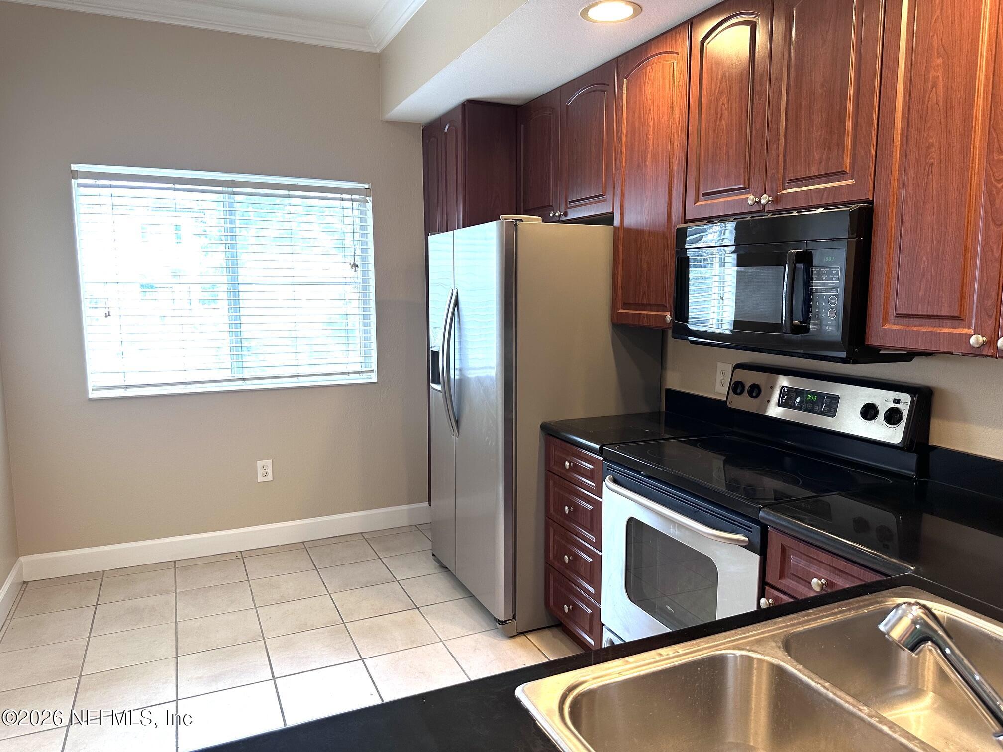 9745 Touchton Road, Unit 1124 Jacksonville, FL 32246 - Photo 9 of 39 Kitchen