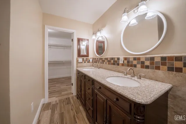 $699,500 | Undisclosed Address, Bakersfield, CA 93312