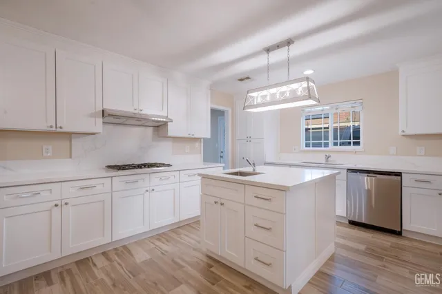 $699,500 | Undisclosed Address, Bakersfield, CA 93312