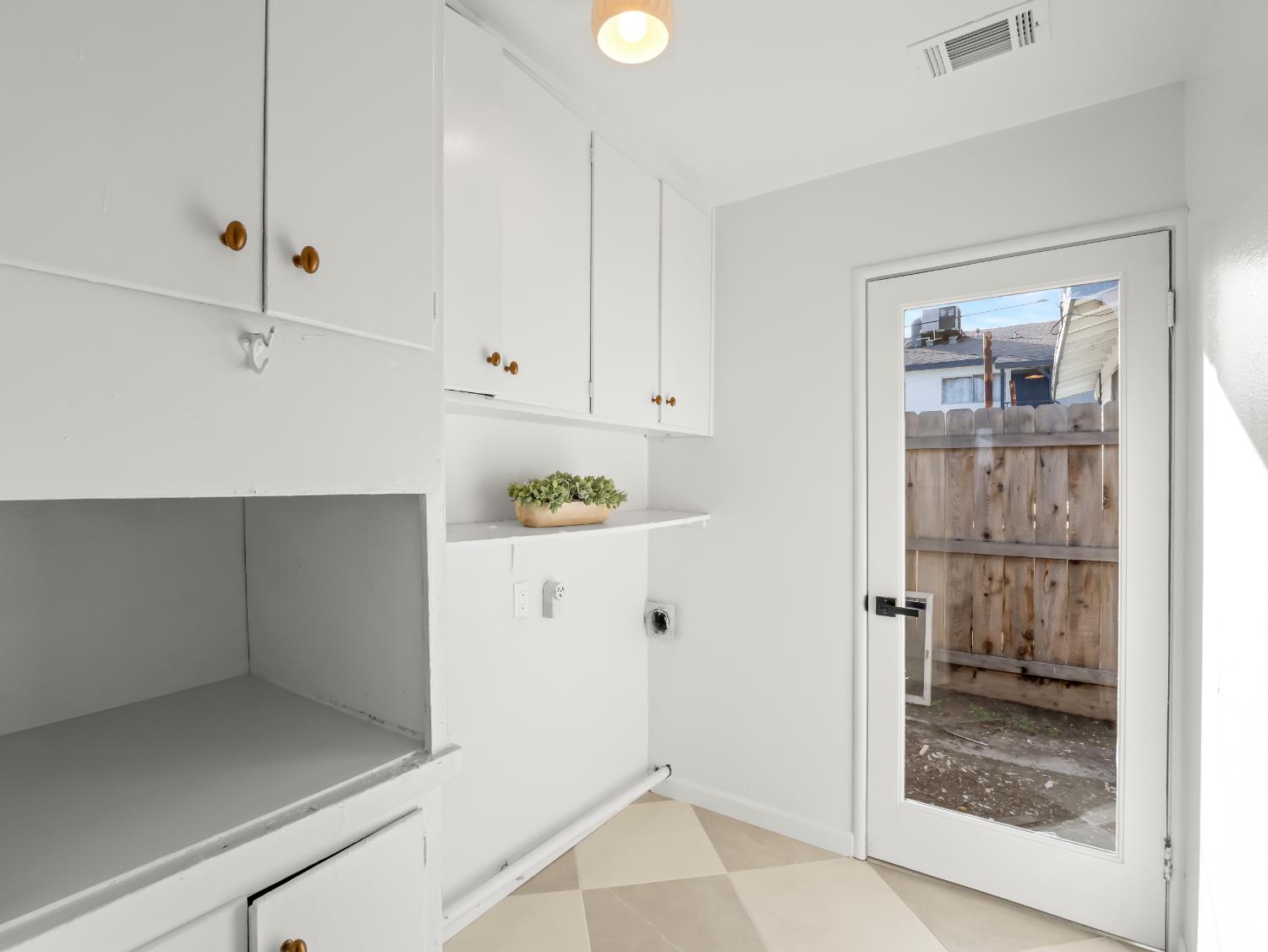 425 West Elm Street Hanford, CA 93230 - Photo 17 of 18