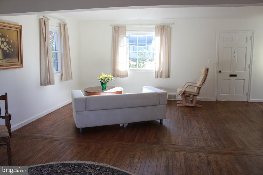 409 Swarthmore Road Glassboro, NJ 08028 - Photo 5 of 13