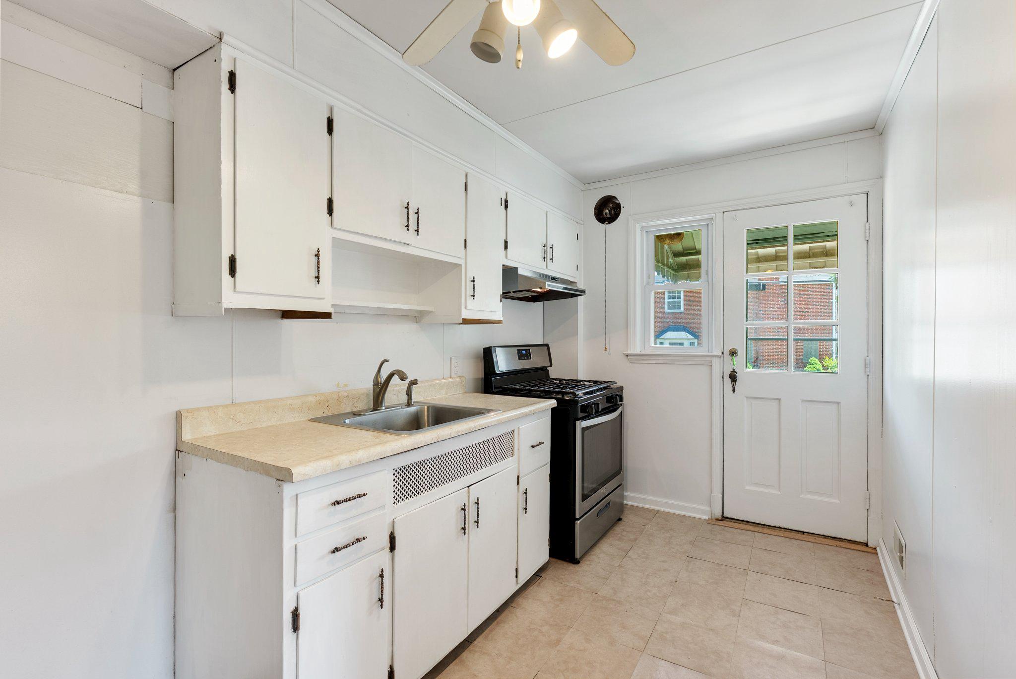 8401 Pleasant Plains Road Baltimore, MD 21286 - Photo 9 of 30 Kitchen