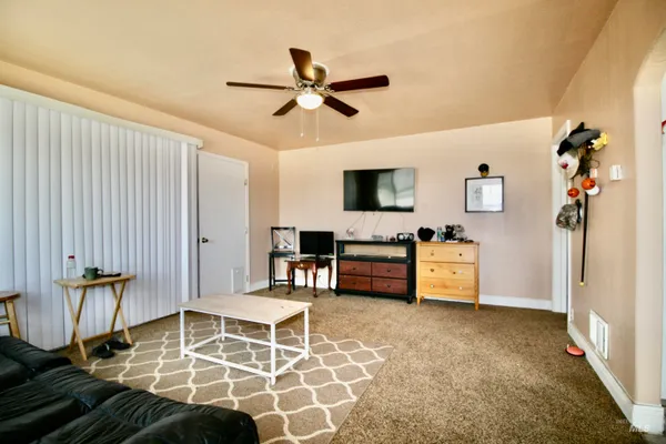 $209,900 | 705 North 2nd Street, Nyssa, OR 97913