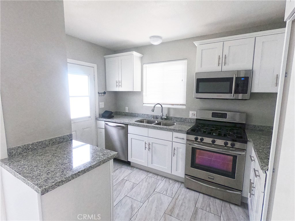 18443 Patterson Lane Huntington Beach, CA 92646 - Photo 13 of 15