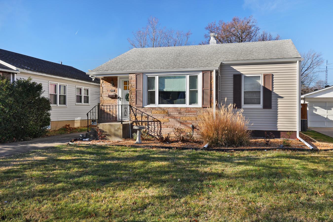 2517 South Pasfield Street Springfield, IL 62704 - Photo 2 of 24 Gallery Image 2