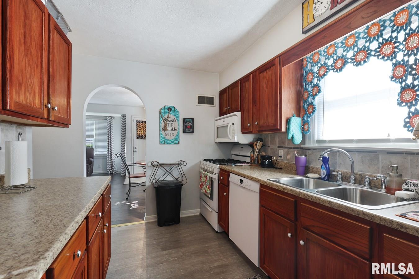 2517 South Pasfield Street Springfield, IL 62704 - Photo 9 of 24 Gallery Image 9
