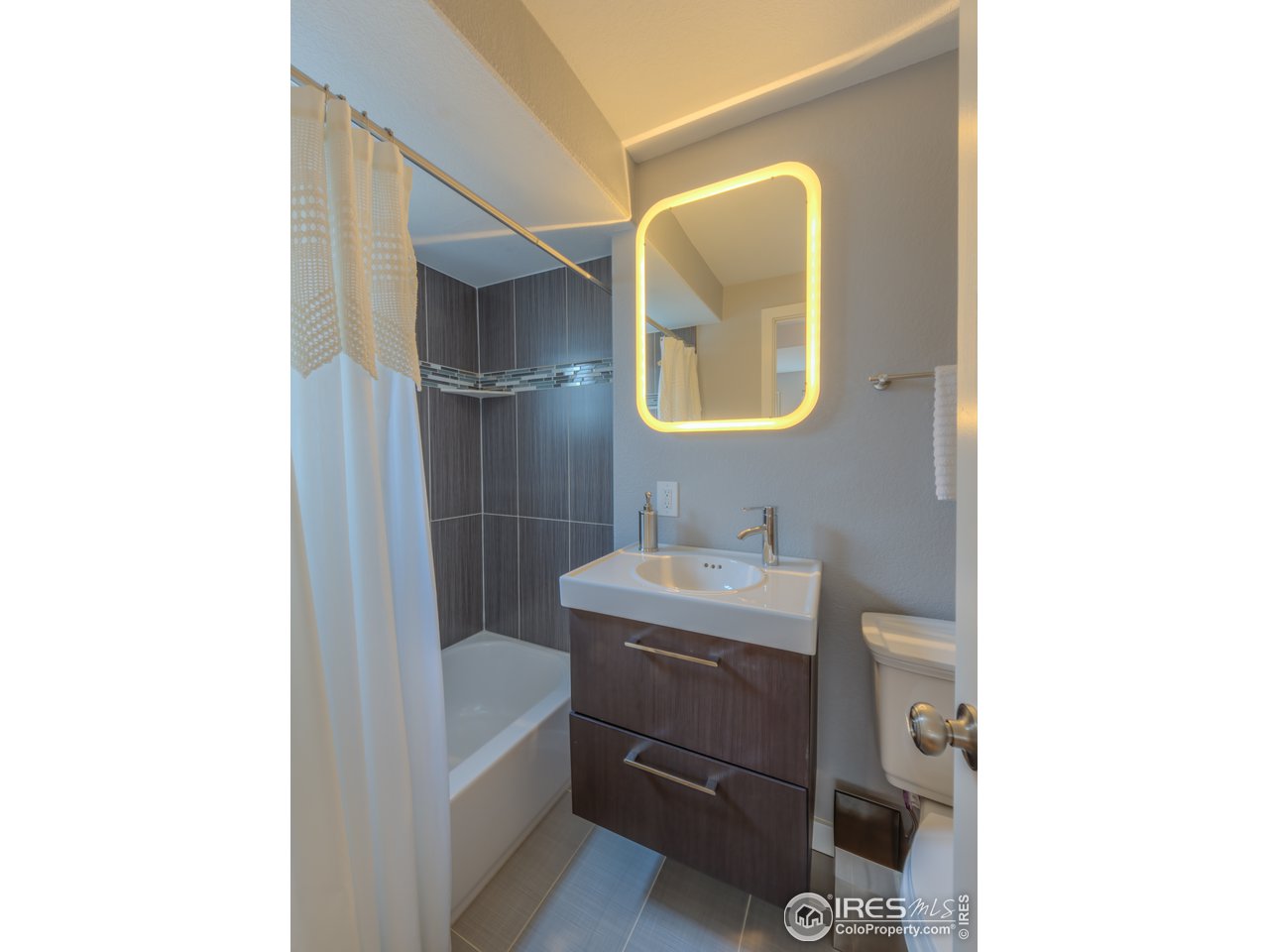 340 18th Street Boulder, CO 80302 - Photo 23 of 40 Lower level full bath