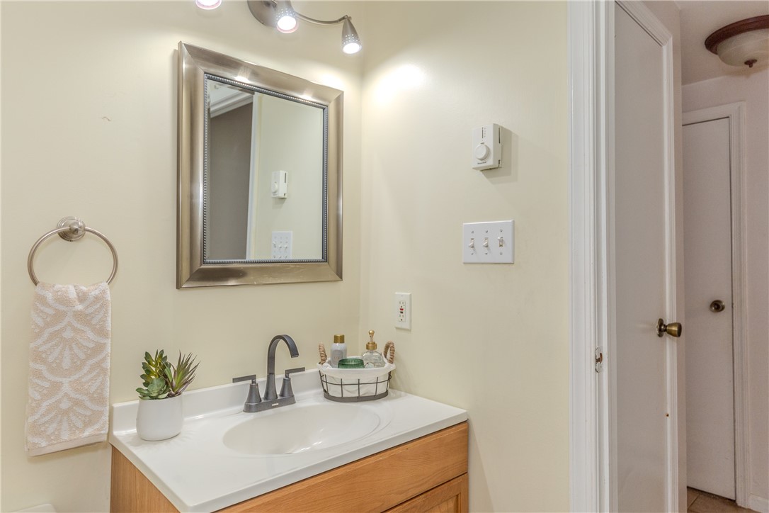 200 Post Road, Unit 305 Warwick, RI 02888 - Photo 12 of 27 Half bath