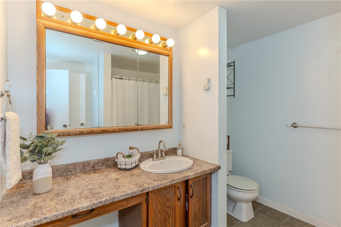 200 Post Road, Unit 305 Warwick, RI 02888 - Photo 16 of 27 Large full bath upstairs