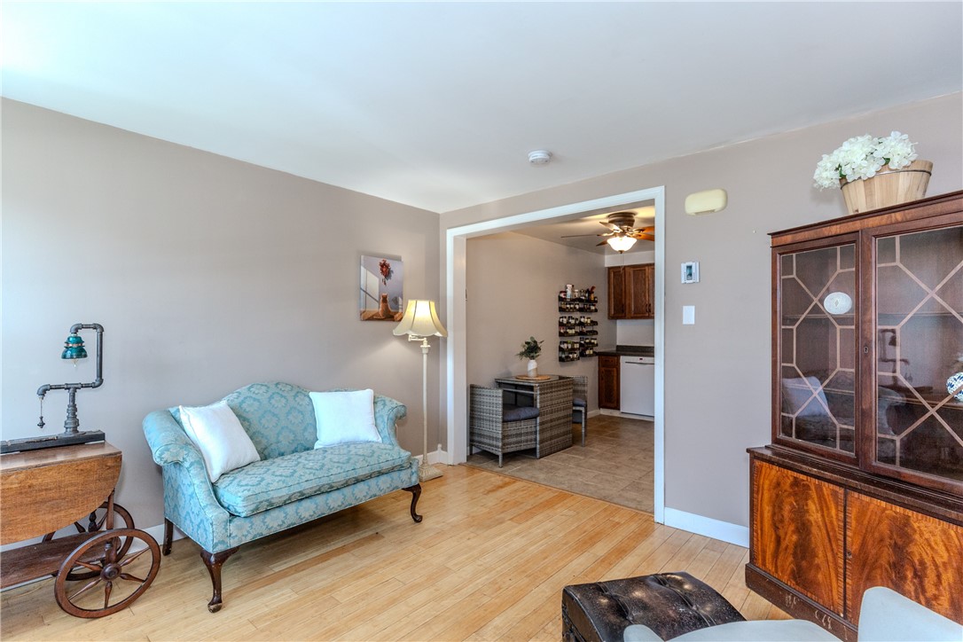 200 Post Road, Unit 305 Warwick, RI 02888 - Photo 4 of 27 Living room
