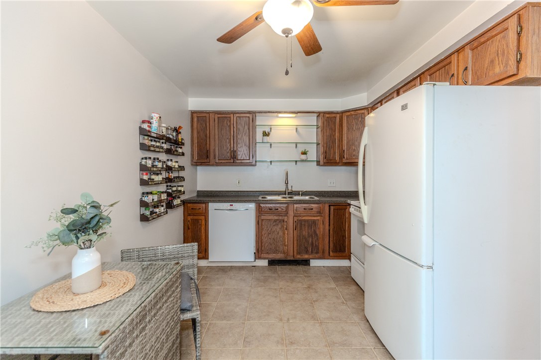 200 Post Road, Unit 305 Warwick, RI 02888 - Photo 10 of 27 Kitchen