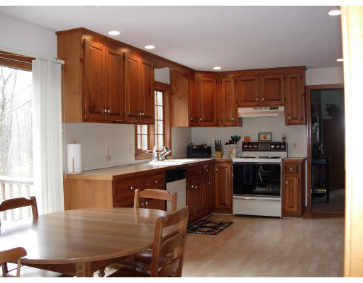 52 Gilmore Road Southborough, MA 01772 - Photo 3 of 12 Gallery Image 3
