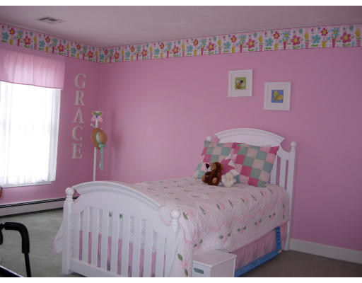 52 Gilmore Road Southborough, MA 01772 - Photo 6 of 12 Gallery Image 6