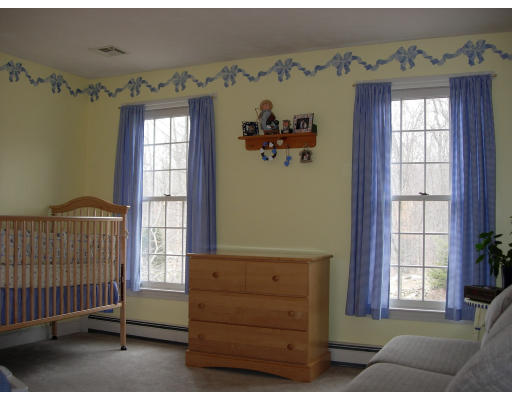52 Gilmore Road Southborough, MA 01772 - Photo 7 of 12 Gallery Image 7