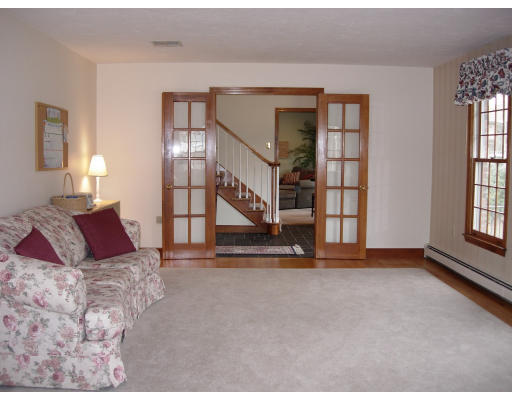 52 Gilmore Road Southborough, MA 01772 - Photo 9 of 12 Gallery Image 9