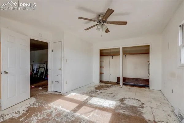 a view of a window in an empty room