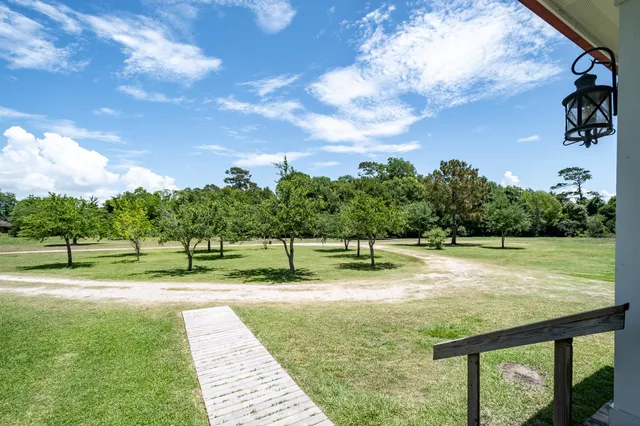 a view of a house with backyard