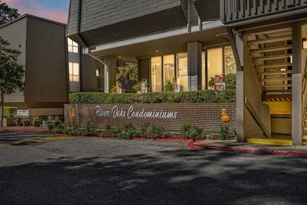 $1,800 | 4837 Cedar Springs Road, Unit 215, Dallas, TX 75219