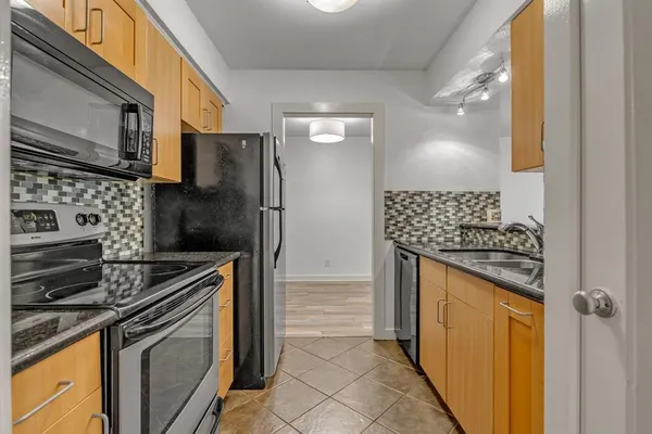 $1,800 | 4837 Cedar Springs Road, Unit 215, Dallas, TX 75219