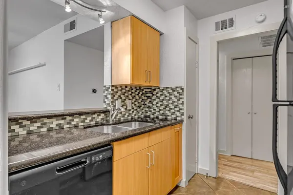 $1,800 | 4837 Cedar Springs Road, Unit 215, Dallas, TX 75219