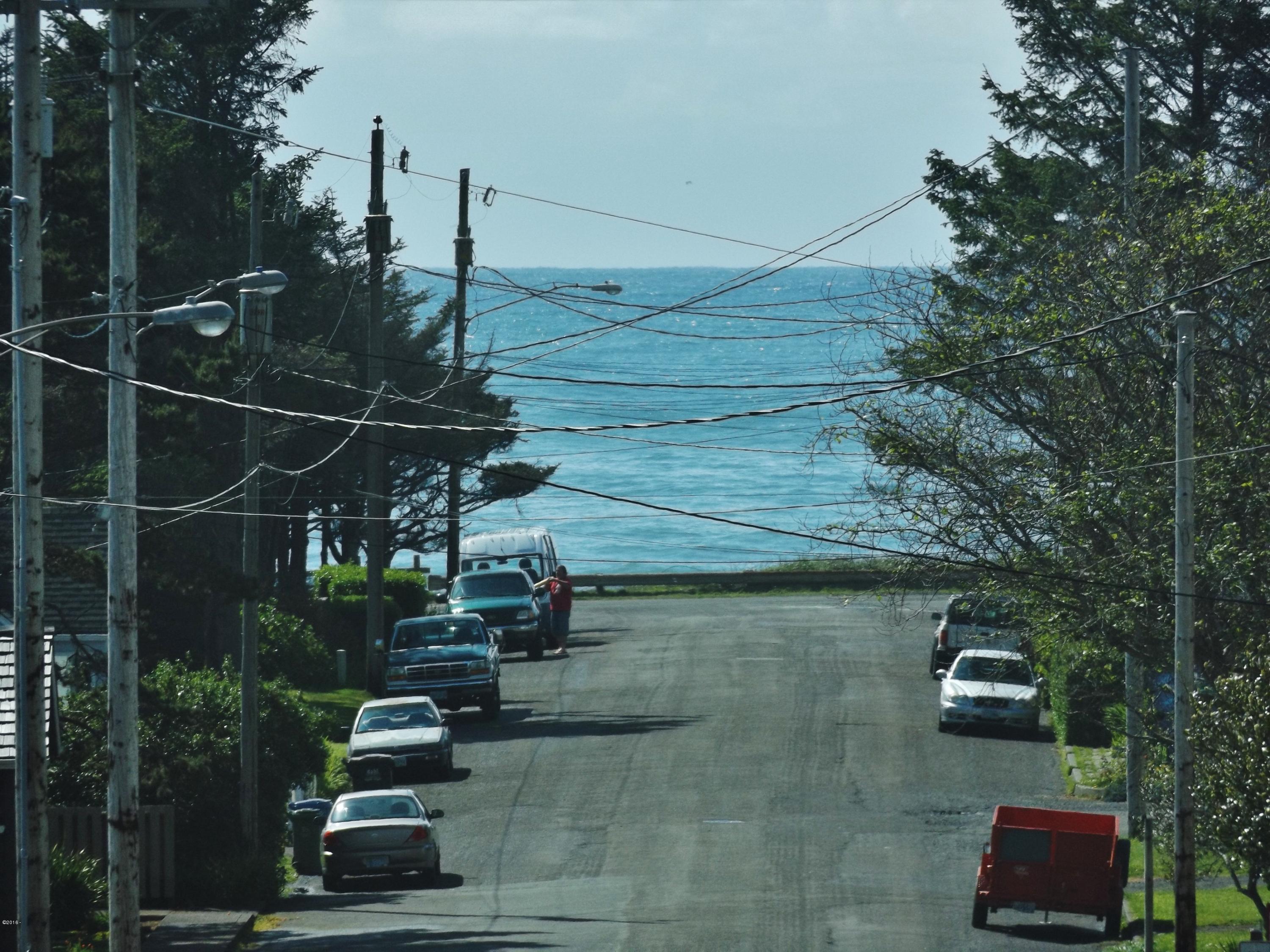 168 East 3rd Street Yachats, OR 97498 - Photo 5 of 13 Ocean at End of 3rd Street!