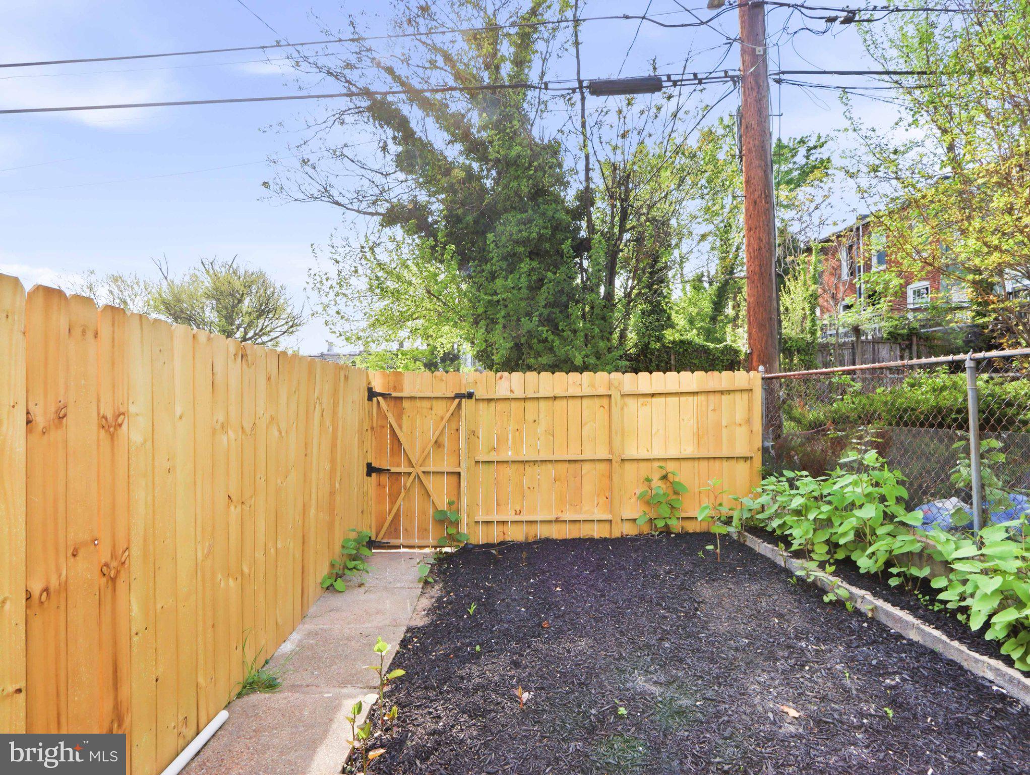 1724 North Payson Street Baltimore, MD 21217 - Photo 40 of 41 Charming garden retreat with privacy.